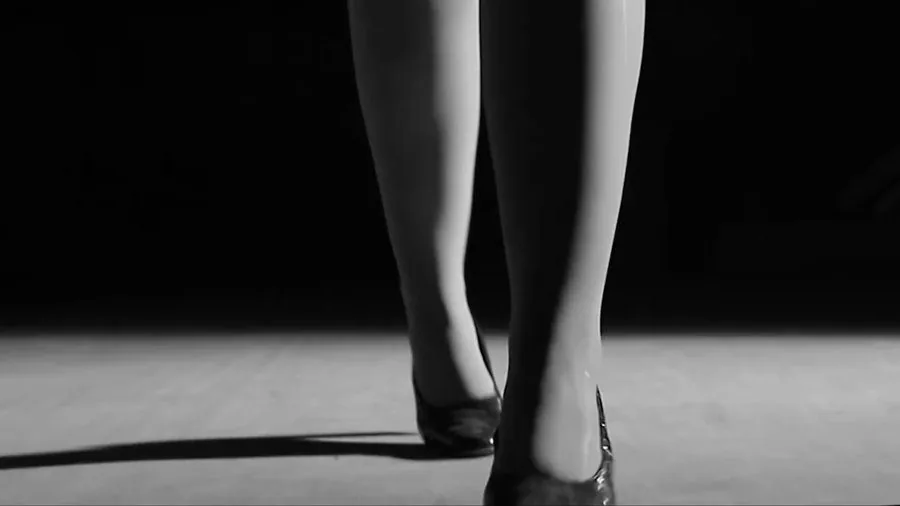 Jambes et talons de la femme fatale, film noir Fatalité