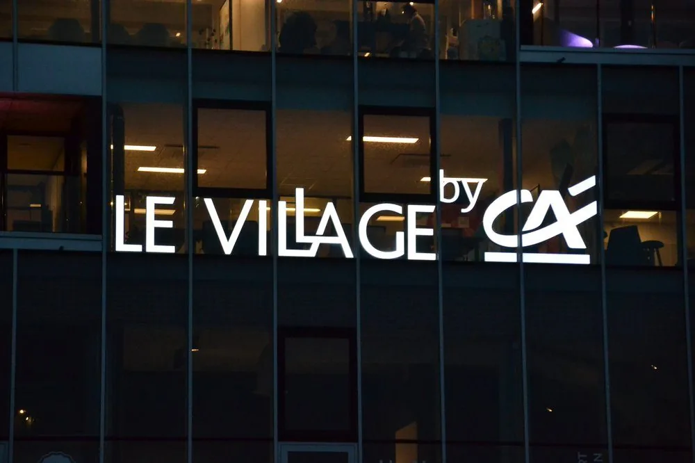 Enseigne Le Village by CA